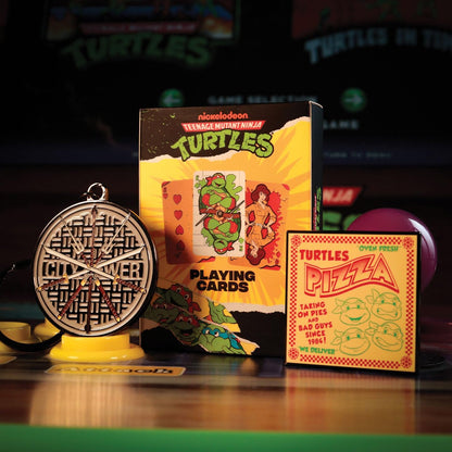 FaNaTtik Teenage Mutant Ninja Turtles Cowabunga Gift Set – Official TMNT Merchandise with Pizza Keyring, Pin Badge & Playing Cards – Retro Collectible Gifts for Fans & Gamers