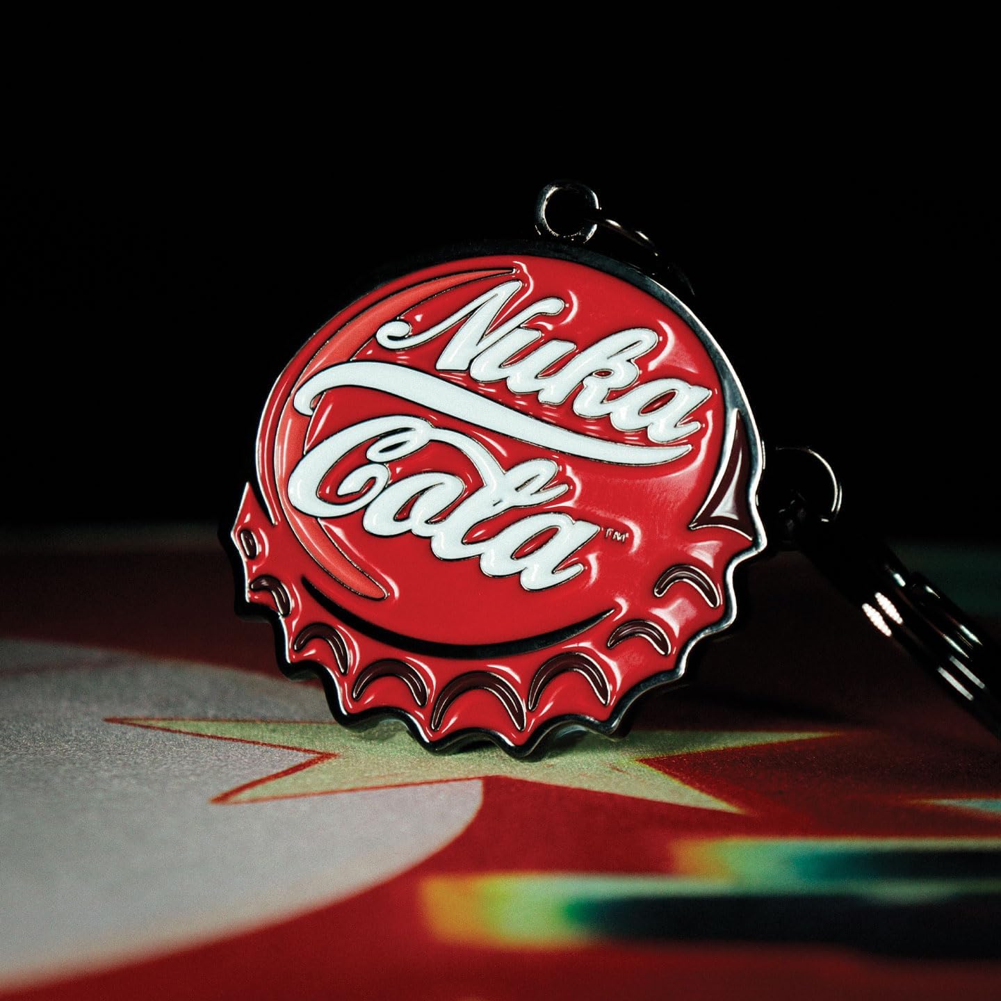 FaNaTtik Fallout Nuka-Cola Gift Set – Official Fallout Merchandise with Bottle Cap Keyring, Vintage Pin Badge & Playing Cards – Retro Collectible Gift for Gamers & Fans