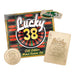 FaNaTtik Fallout: New Vegas Lucky 38, set da casinò color oro – edizione limitata da collezione (distintivo, chip da poker e carta da gioco in metallo), licenza ufficiale, scatola da esposizione