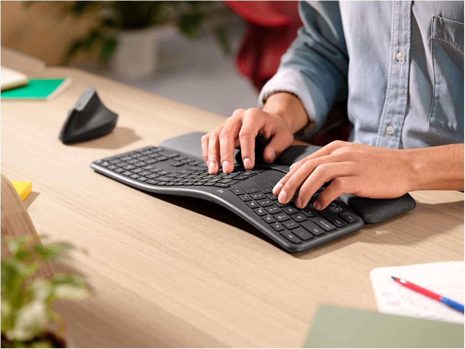 Logitech ERGO K860 Wireless Ergonomic Keyboard for Business - Split Keyboard Layout, Wrist Rest, Natural Typing, Windows/Mac/Chrome/Linux, Logi Bolt USB Receiver, Bluetooth, QWERTY SE layout- Grey