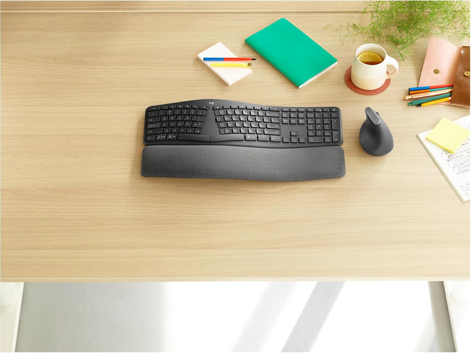 Logitech ERGO K860 Wireless Ergonomic Keyboard for Business - Split Keyboard Layout, Wrist Rest, Natural Typing, Windows/Mac/Chrome/Linux, Logi Bolt USB Receiver, Bluetooth, QWERTY SE layout- Grey