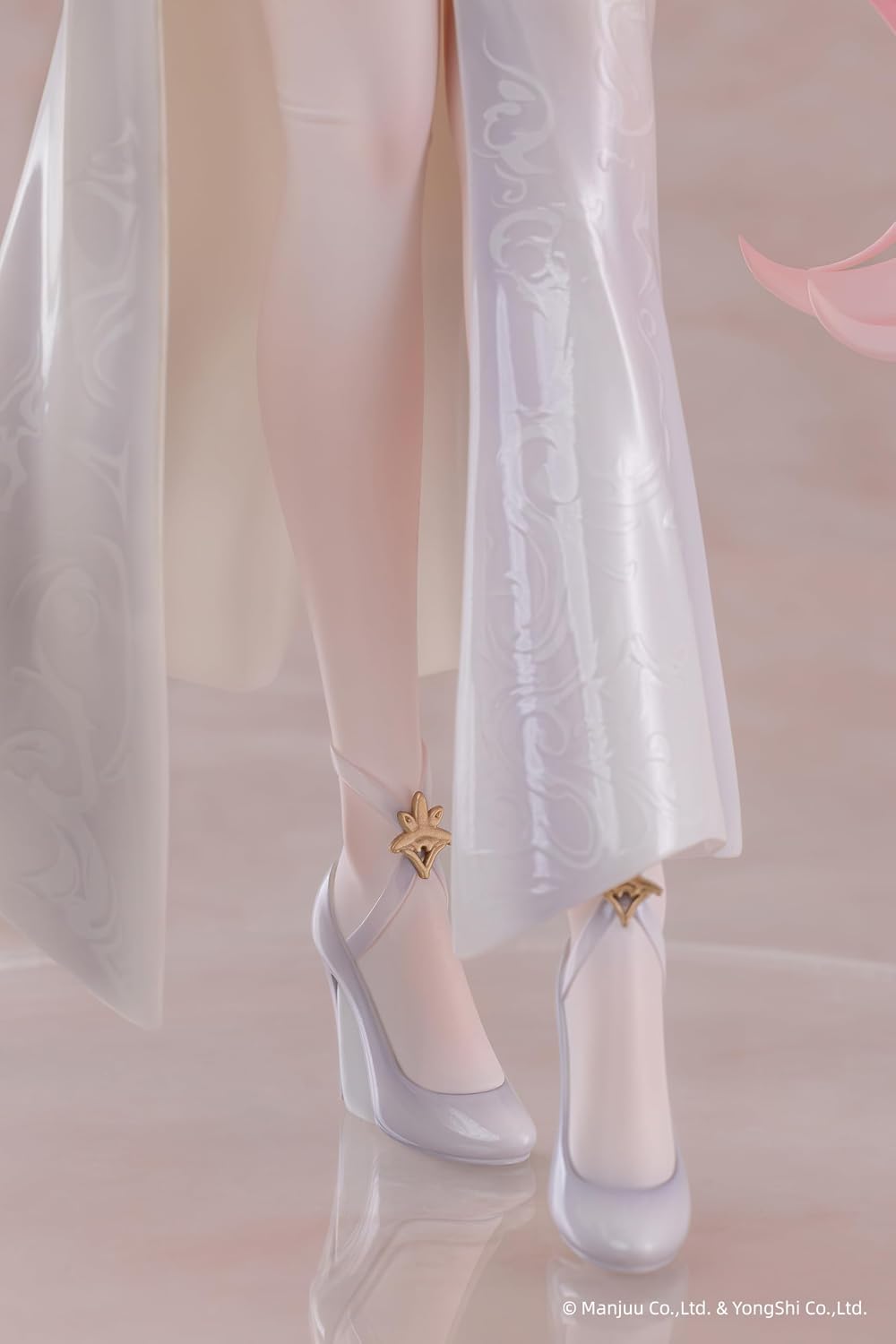 Azur Lane Pvc Statue 1/6 Theseus: New Year`S White Plumage Ver. 27 Cm