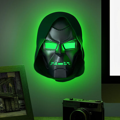 Paladone Dr Doom Mask Light – 23cm Character Display Lamp – USB or Battery Powered Table or Wall Light