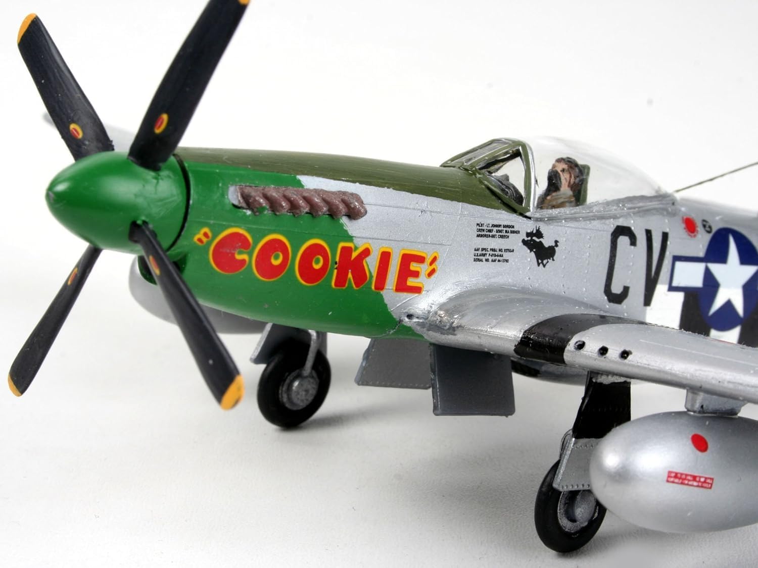 Revell Modellbausatz Flugzeug 1:72 - P-51D Mustang im Maßstab 1:72, Level 3, originalgetreue Nachbildung mit vielen Details, 04148