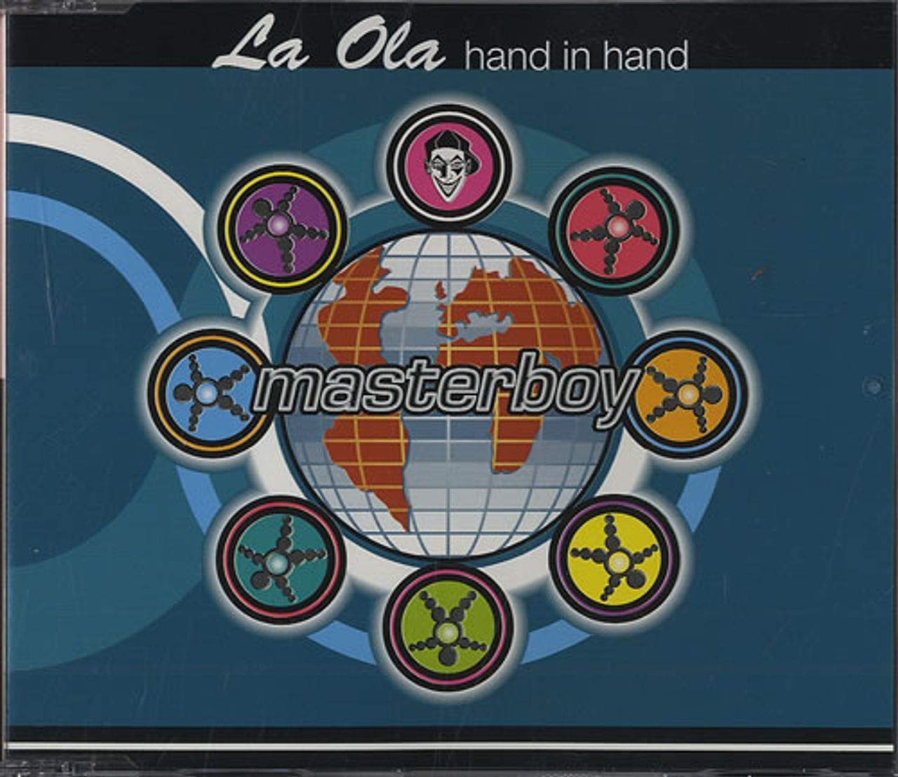 La ola hand in hand