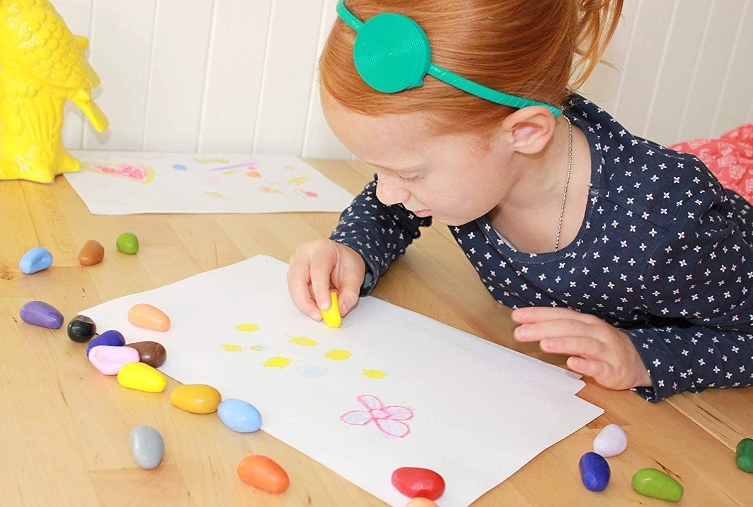 Crayon Rocks - Non-toxic children's soy wax crayons  -durable ecological chalk in a muslin bag - 32 natural washable colors - drawing on paper and fabric