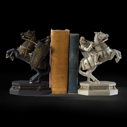 La noble colección White Knight Bookend