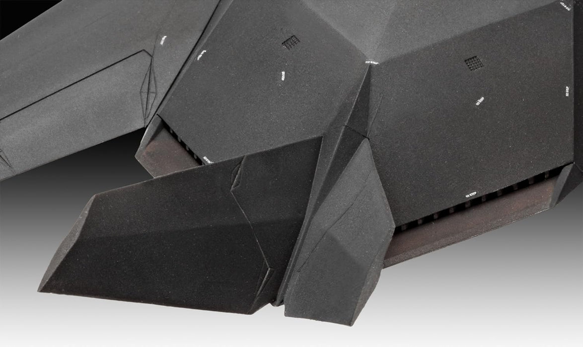 REVELL - Lockheed Martin F-117A Nighthawk Stealth Fighter 1:72 /Toys