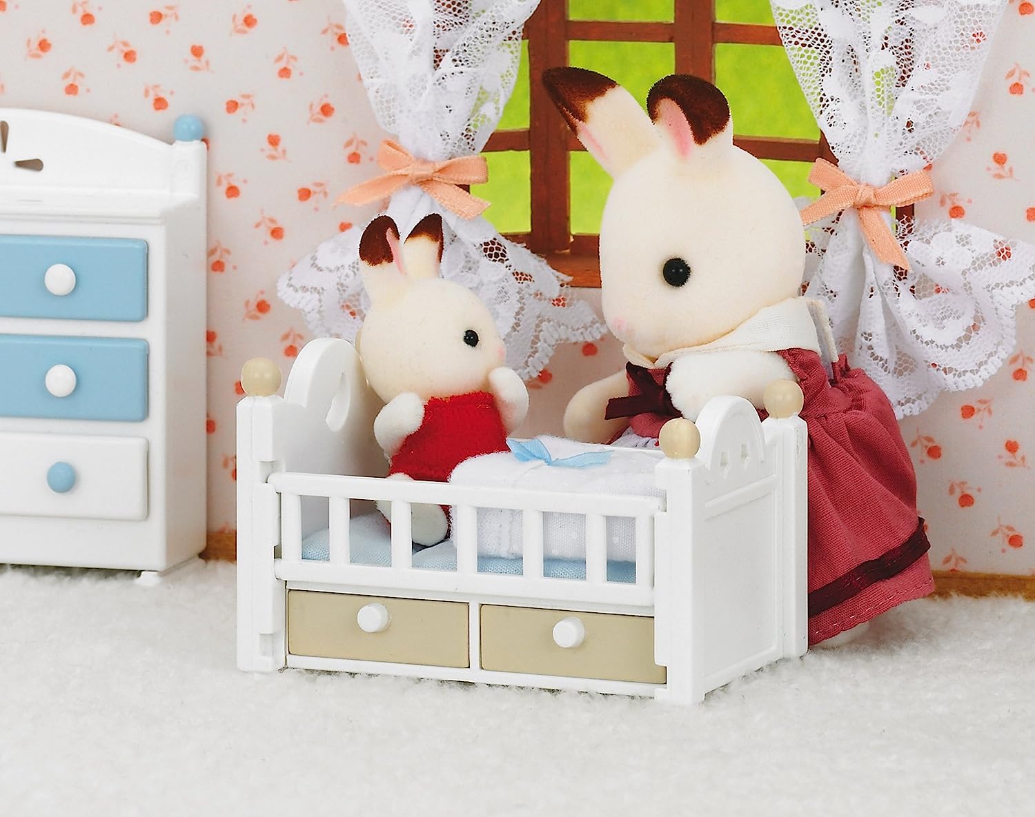 Sylvanian Families - 5017 – Chocolate Bunny Baby with Cot