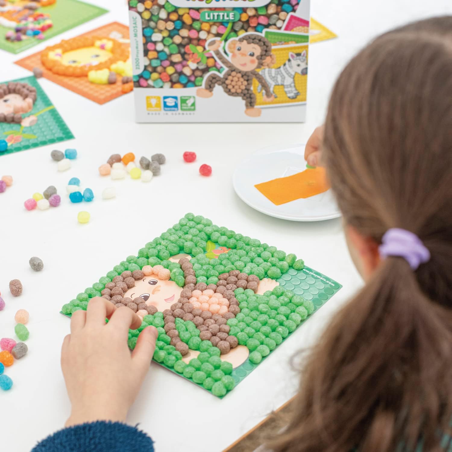 PlayMais - Mosaic Little Friends, 2300 piezas, juego de manualidades (Loick Biowertstoff GmbH 22AH160182) , color/modelo surtido