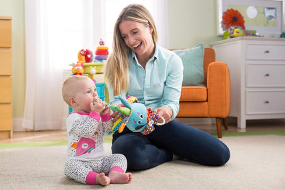 LAMAZE Rusty the Robot, Clip on Pram and Pushchair Newborn Baby Toy, Sensory Toy for Babies Boys and Girls from 0 to 6 Months