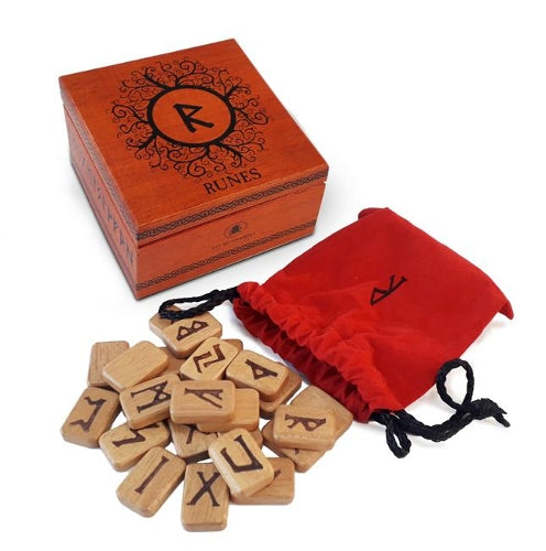 Deluxe Wooden Runes: 25 wooden runes in wooden box