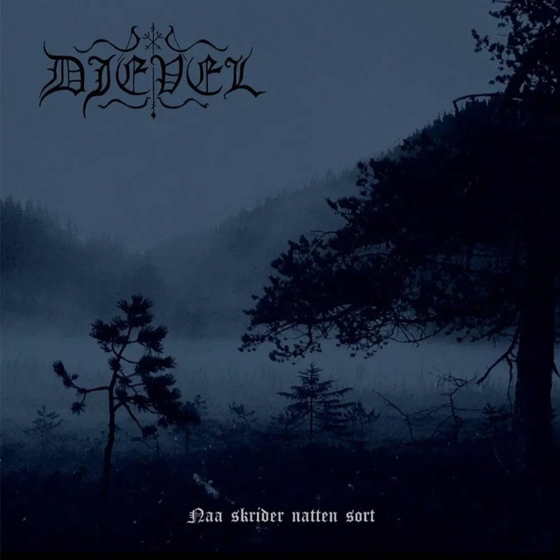 Naa Skrider Natten Sort