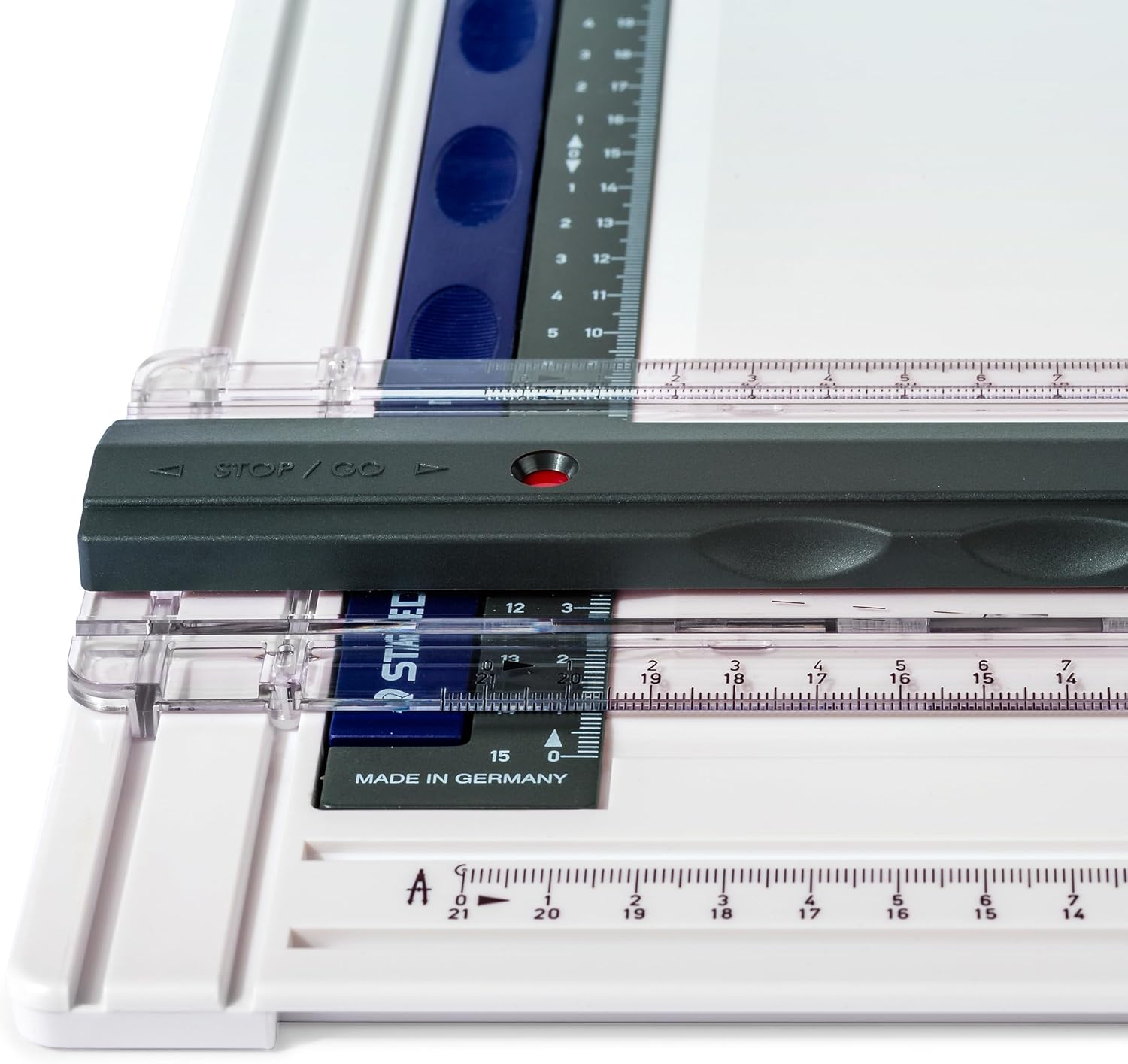Bundle of STAEDLTER 661 A4 Mars Drawing Board for Technical Drawing - DIN A4 + STAEDTLER LR 661 14 Drawing Board Case with Handle for A4 Drawing Boards