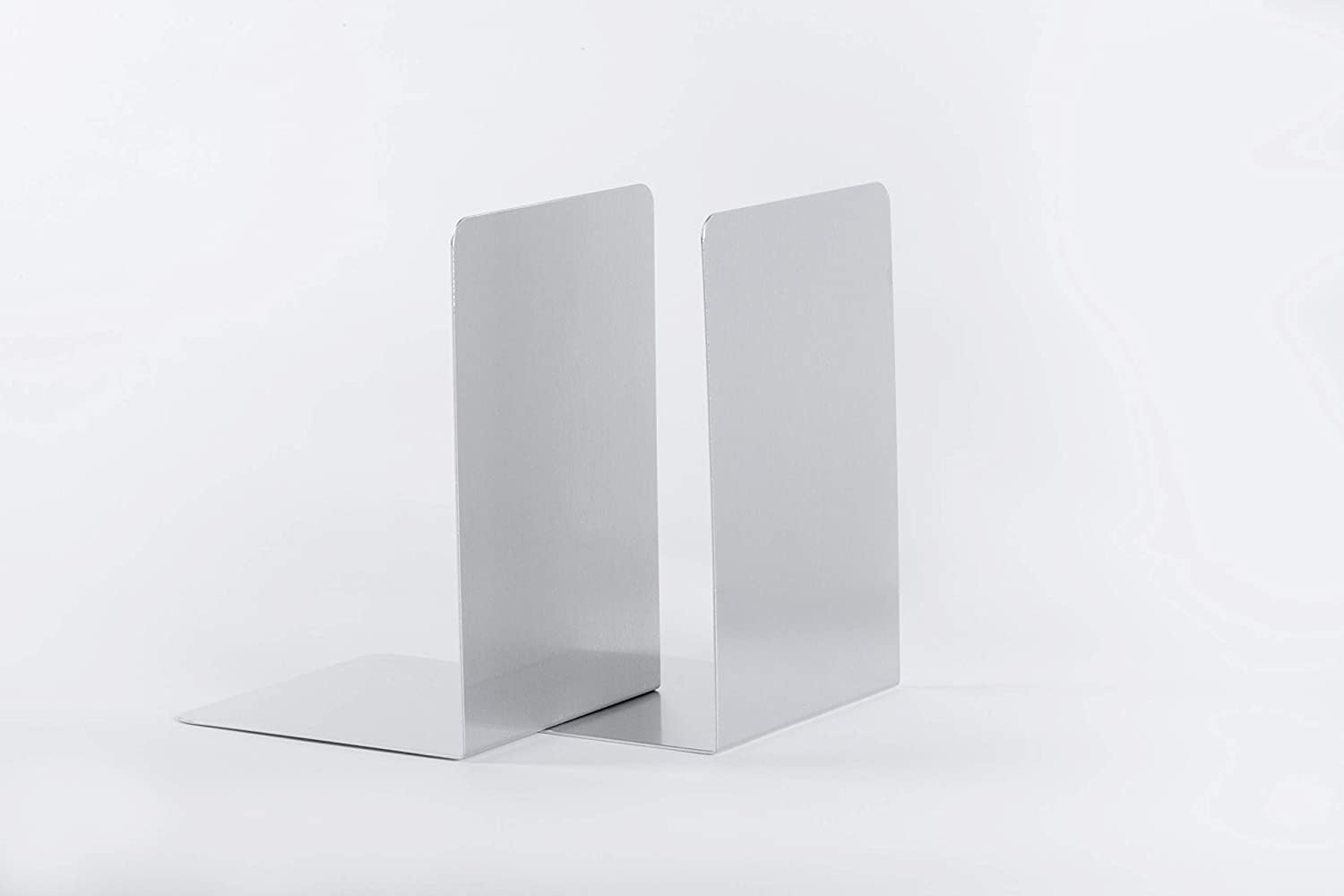 MAUL Buchstütze aus Aluminium (2er Pack) 12x12x17,5cm | Bücherhalter, Organizer für Kinder, Bücher, Büro, Regal | Bücherstütze im stilvollen Aluminium Design, möbelschonender Buchhalter | Silber