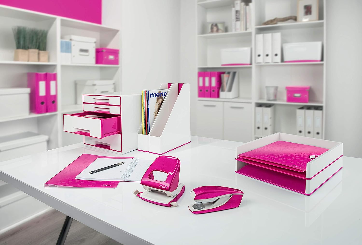 Leitz 39710023 A4 Clipboard, Rigid Plastic, Wow Range, Metallic Pink