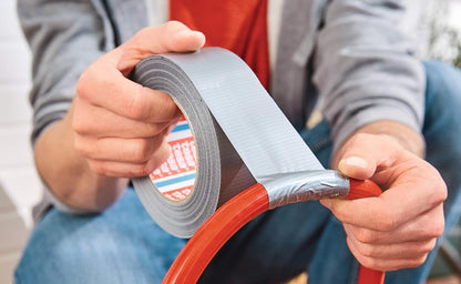 tesa extra Power Universal - Fabric-Reinforced Duct Tape for Repairing, Fastening, Bundling, Reinforcing or Sealing - Black - 10 m x 50 mm