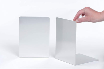 MAUL Buchstütze aus Aluminium (2er Pack) 16x15x21cm | Bücherhalter, Organizer für Kinder, Bücher, Büro, Regal | Bücherstütze im stilvollen Aluminium Design, möbelschonender Buchhalter | Silber