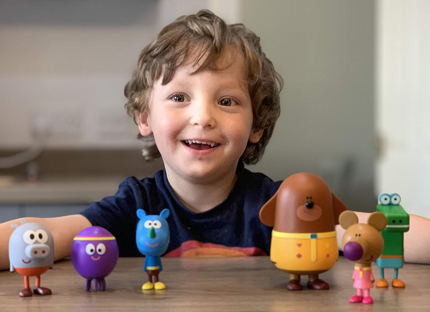 Hey Duggee 1870R Squirrel Figurine Set with Duggee, Multicolor & Twirlywoos 5 figure character gift pack