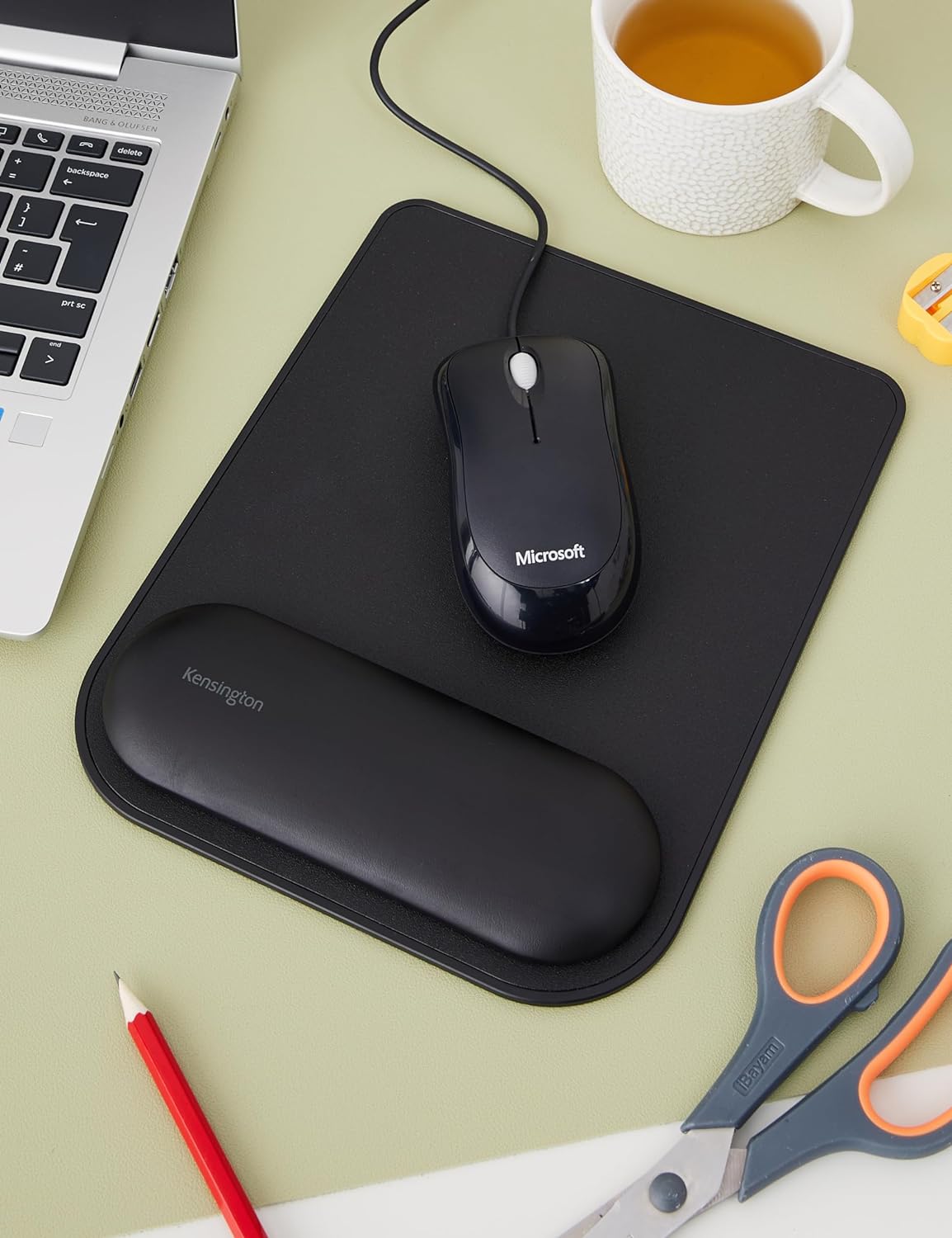 Kensington Mousepad with ErgoSoft Wrist Rest Support for Home Office, Black - Mouse mat, Gel-cushioned non-slip padding, Aids Wrist Alignment, Certified for safety and Compliance