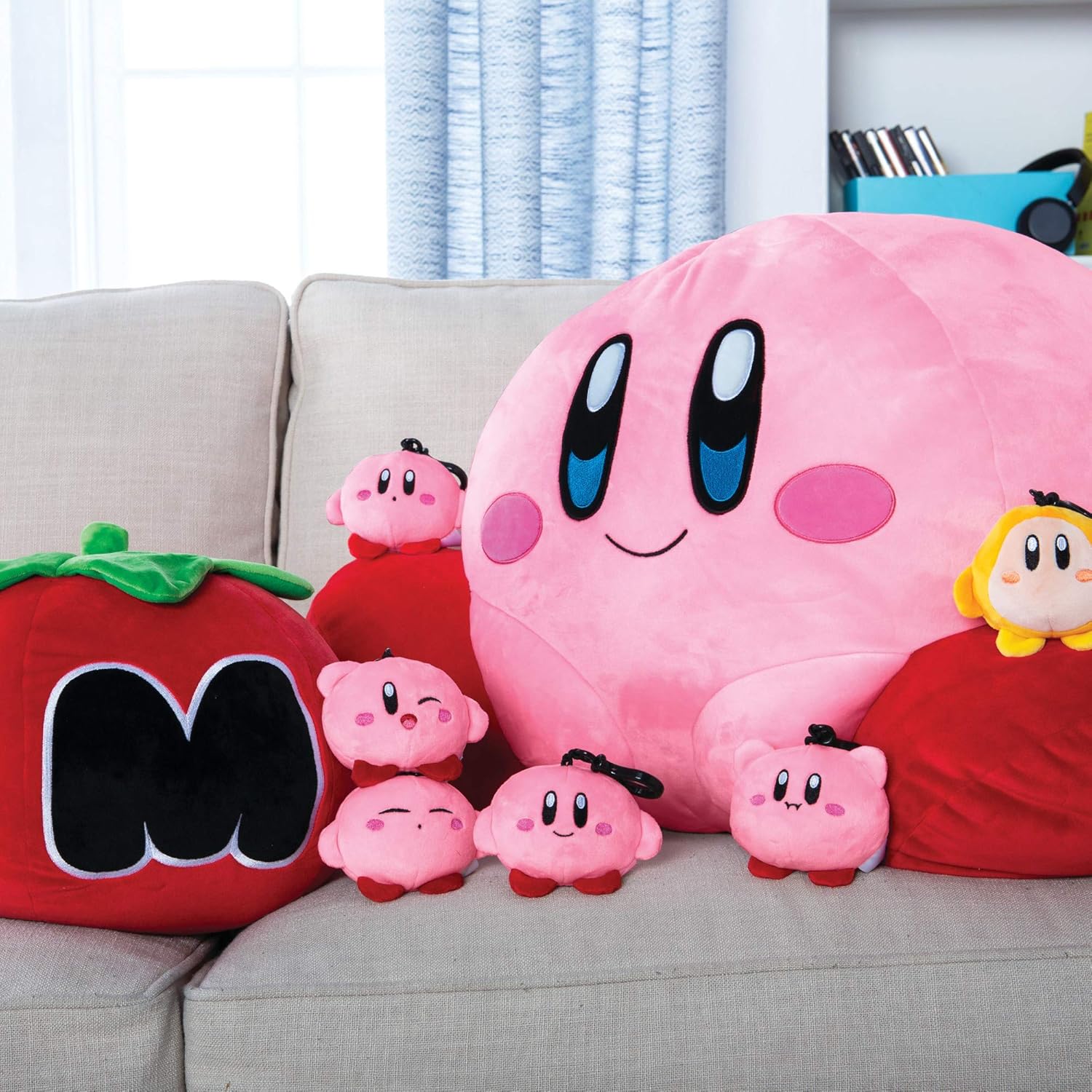 Mocchi Mocchi Nintendo Mega Tomato Kirby Peluche 40 cm, Nintendo & Kirby Merchandising para niñas Dormitorio Accesorios Kirby Soft Toy para niños y niñas, cojín de Tomate Kirby a Partir de 3 años