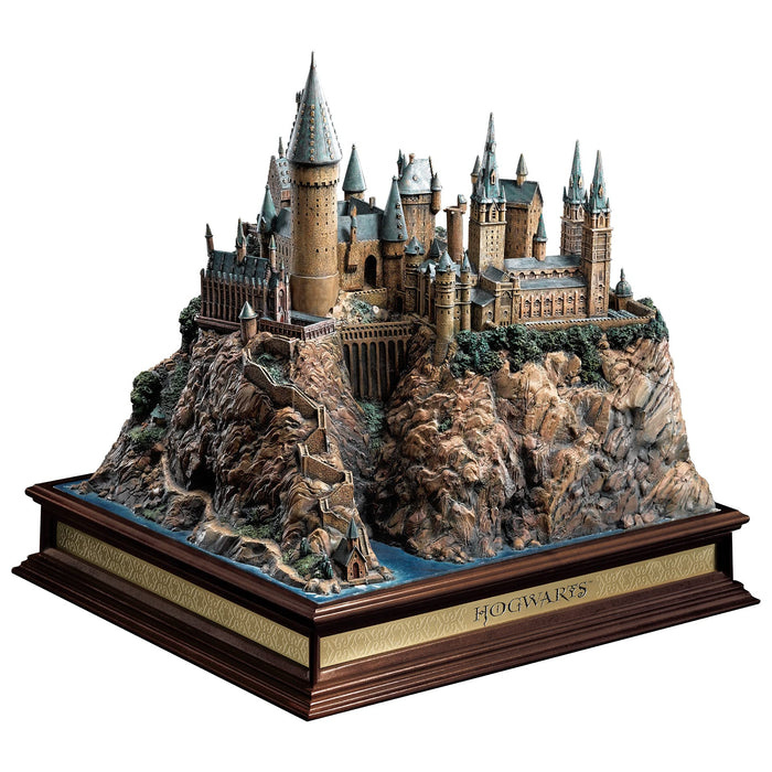 The Noble Collection Harry Potter Hogwarts School Sculpture - 12.6 in (32cm) Resin Statue of Hogwarts Castle - Officially Licensed Film Set Movie Props Gifts One Size Multi-coloured