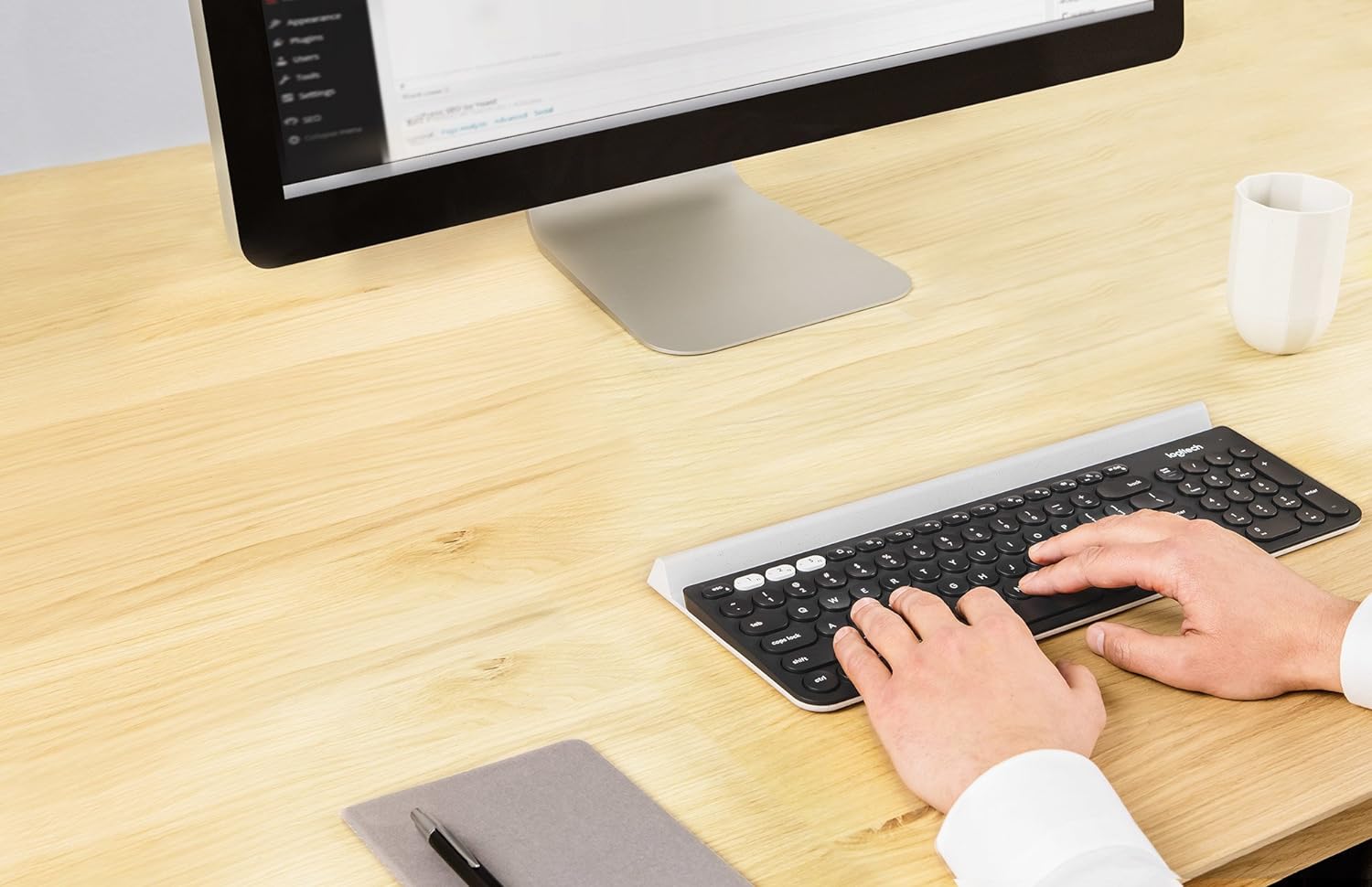Logitech K780 Multi-Device Wireless Keyboard, ‎QWERTZ Swiss Layout - Grey