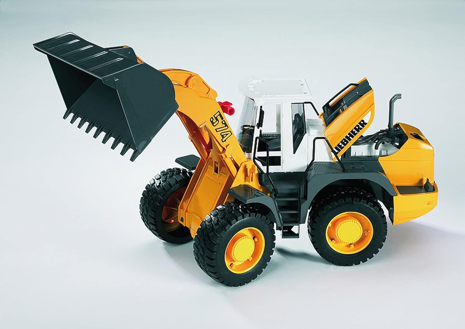Liebherr L574 Articulated Road Loader