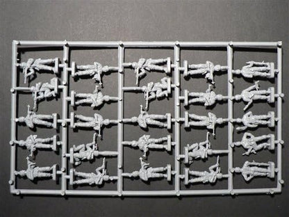 The Hobby Company Italeri 510006045 – 1:72 2nd WW German Paratroopers