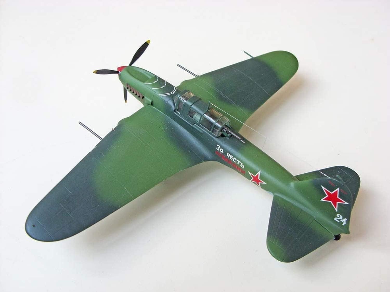 Zvezda 500787279 500787279-1:72 Ilyushin IL-2 "Stormovik model model model kit for beginners detailed, camouflage