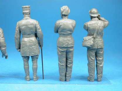 MiniArt 1:35 Scale French Tank Crew Plastic Model Kit
