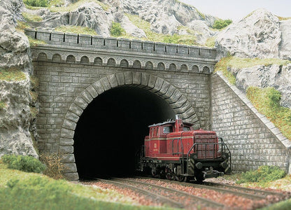 Busch 7023 Double Track Tunnel Portal with Stone Walls (2