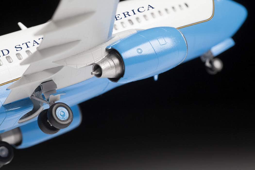 Zvezda 500787027 500787027-1:144 Boeing 737-700 / C-40 Plastic Construction Kit Model Kit Assembly Kit for Beginners Detailed, White/Blue
