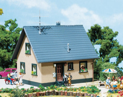 FALLER 130223 - Einfamilienhaus, 13.8 x 8.8 x 18.2 cm