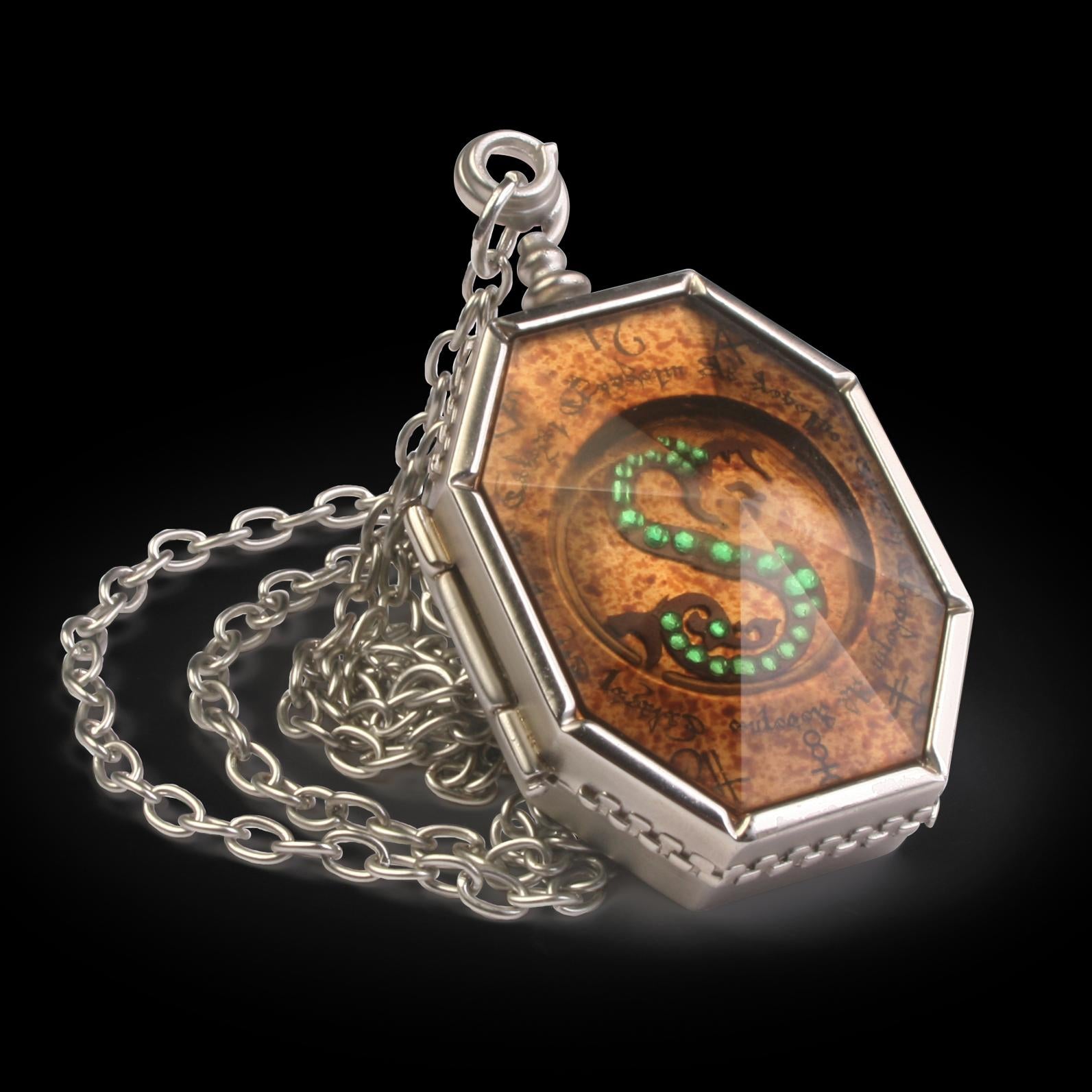 The Noble Collection Harry Potter The Horcrux Locket - 1.8in (4.5cm) Locket on Chain with Wooden Display Case - Officially Licensed Film Movie Props Gifts Jewellery