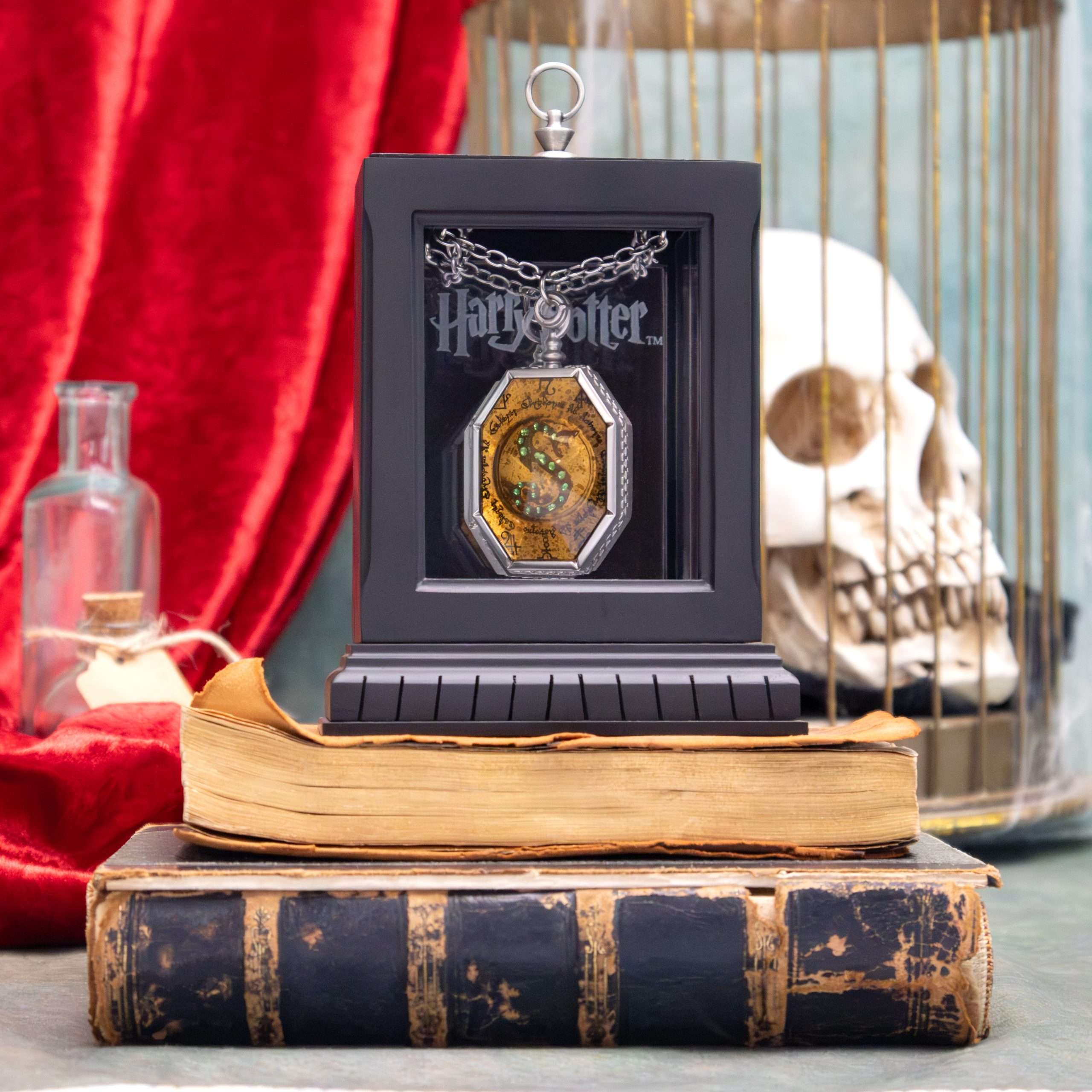 The Noble Collection Harry Potter The Horcrux Locket - 1.8in (4.5cm) Locket on Chain with Wooden Display Case - Officially Licensed Film Movie Props Gifts Jewellery