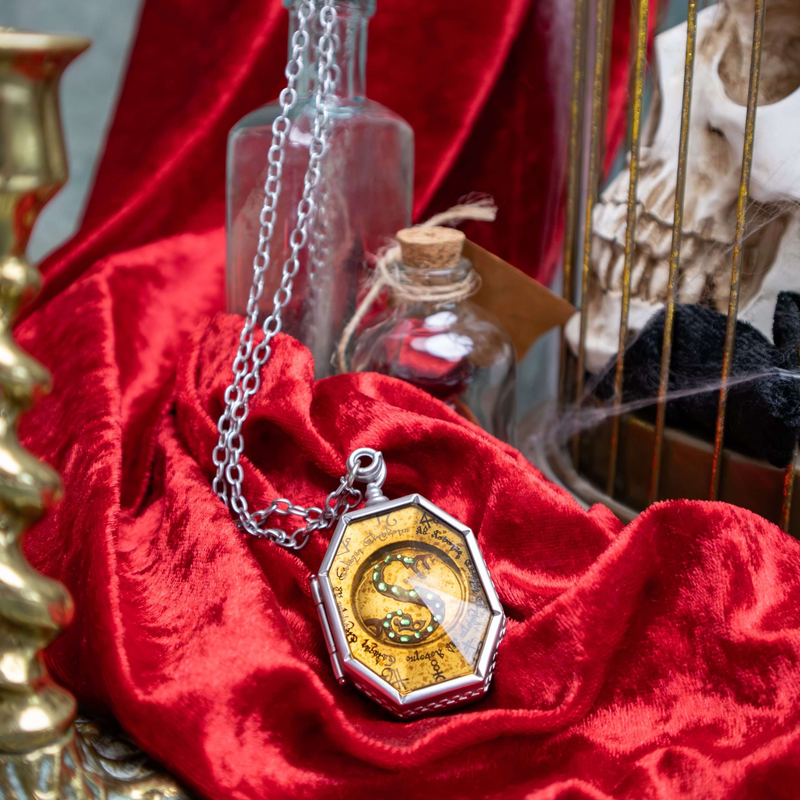 The Noble Collection Harry Potter The Horcrux Locket - 1.8in (4.5cm) Locket on Chain with Wooden Display Case - Officially Licensed Film Movie Props Gifts Jewellery
