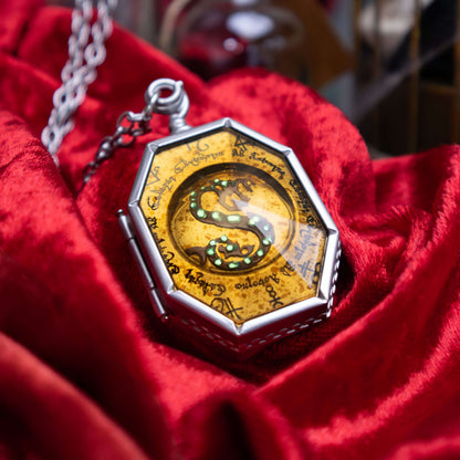 The Noble Collection Harry Potter The Horcrux Locket - 1.8in (4.5cm) Locket on Chain with Wooden Display Case - Officially Licensed Film Movie Props Gifts Jewellery