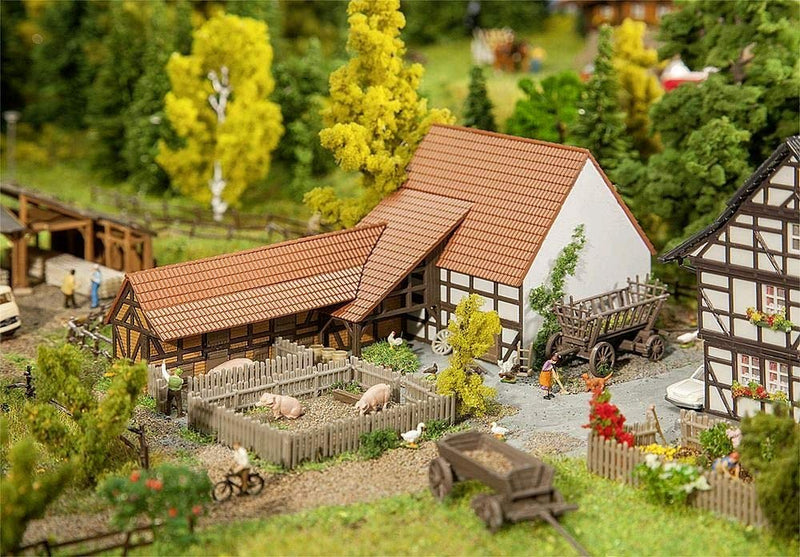FALLER Agricultural building with accessories Model kit with 138 individual parts 125 x 57 x 53mm I Model train accessories I Model train building