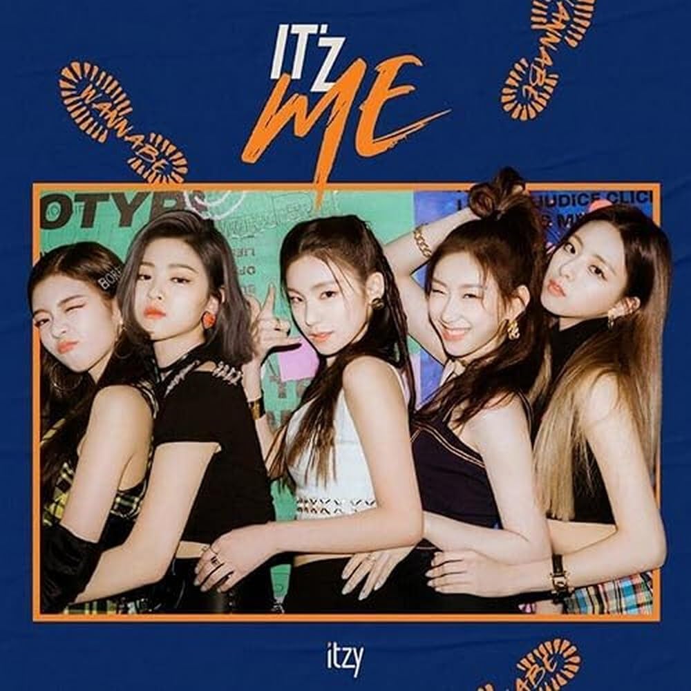 It'z Me (Random Cover) (Incl. 80pg Photobook, Frame Sleeve, CoverPostcard + 2 x Photocards