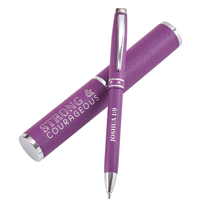 Christian Art Gifts Strong & Courageous - Bolígrafo clásico de color morado elegante en estuche de regalo a juego – Joshua 1:9 versículo bíblico recargable, retráctil, mediano para diario