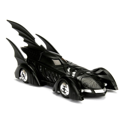 Jada Toys 253215003 Batmobil 1995, hochdetailiertes 1:24 Modellauto inkl. Batman-Figur, Cockpit und Türen können geöffnet werden, mit Freilauf, schwarz