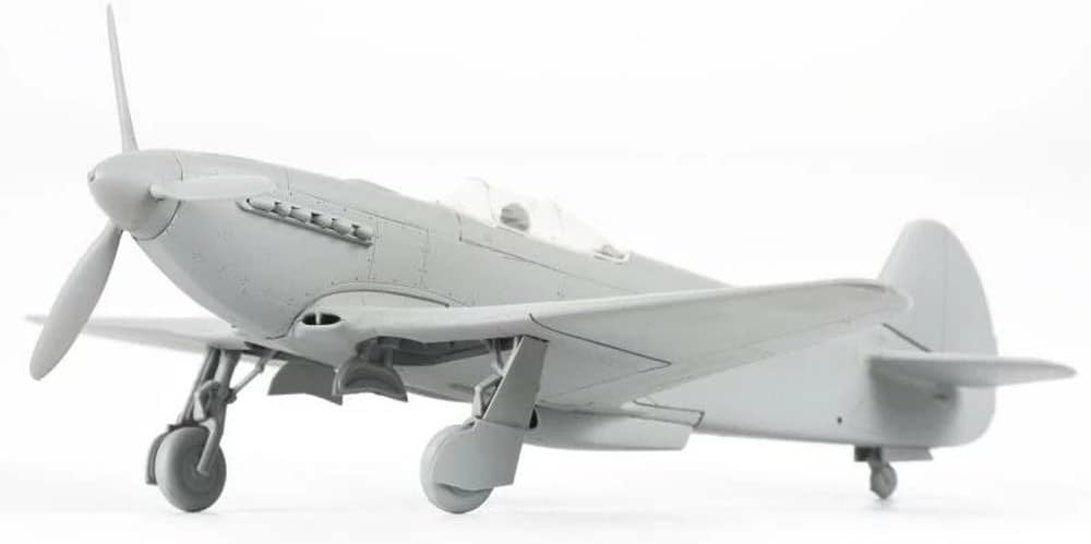 Zvezda 500787301 - 1:72 WWII Yak-3 Soviet Fighter Aircraft