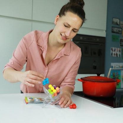 SmartGames – Cube Puzzler PRO – 3D Puzzel Tiener 10+ – 3x3x3 Kubus – 80 Solo Uitdagingen – Educatief Logicaspel – Sferische Stukken – Opbergdoos – Cadeau voor Onderweg