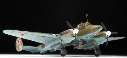Zvezda 7283 500787283-1:72 PetlyakovPe-2 Soviet Fighter/Bomber Plastic Construction Kit Model Kit Assembly Kit for Beginners Detailed, Unpainted