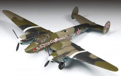 Zvezda 7283 500787283-1:72 PetlyakovPe-2 Soviet Fighter/Bomber Plastic Construction Kit Model Kit Assembly Kit for Beginners Detailed, Unpainted