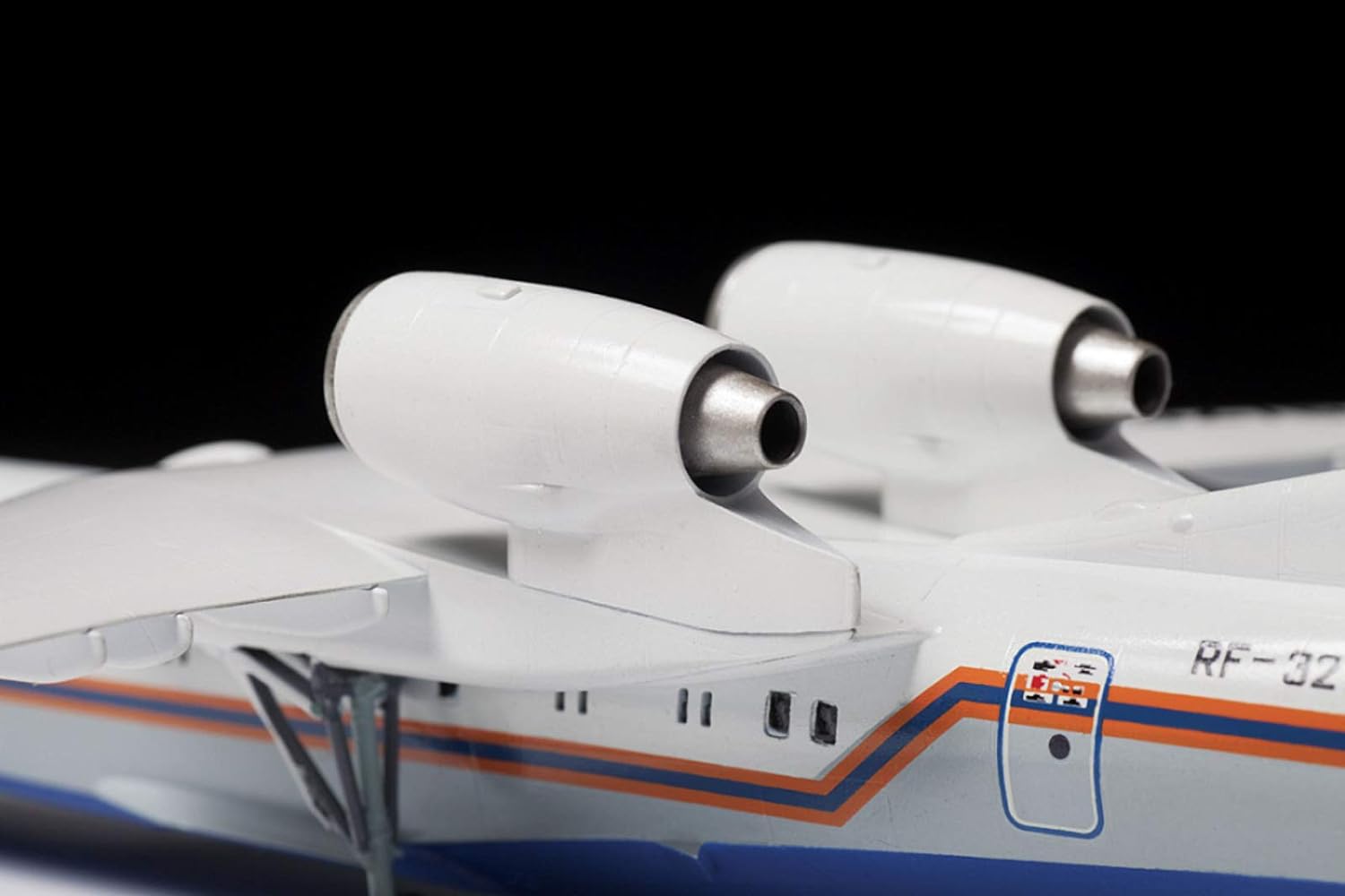 Zvezda- vehículo Beriev Be-200 ES Multi Role Amph 1:144-Kit de construcción de plástico, para Montar, réplica Detallada, Multicolor, Large (7034