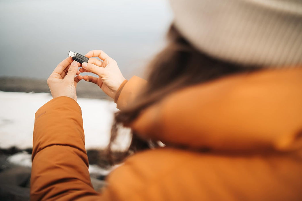 Verbatim 49062 8 GB PinStripe USB Flash Drive