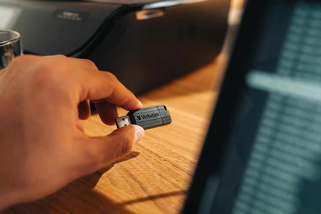 Verbatim 49062 8 GB PinStripe USB Flash Drive