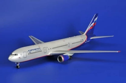 Zvezda 500787005 – 1:144 passenger aircraft Boeing 767-300